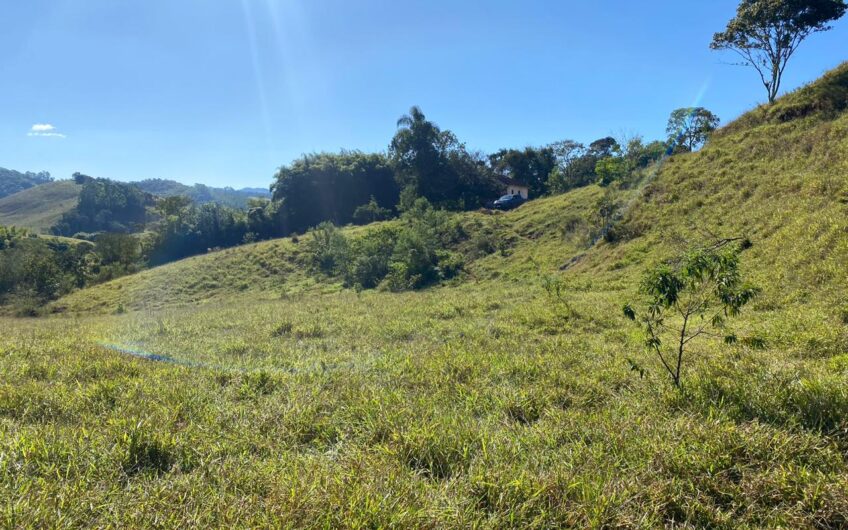 Sitio -1.5 Km do asfalto, 3.0 Km da BR 040