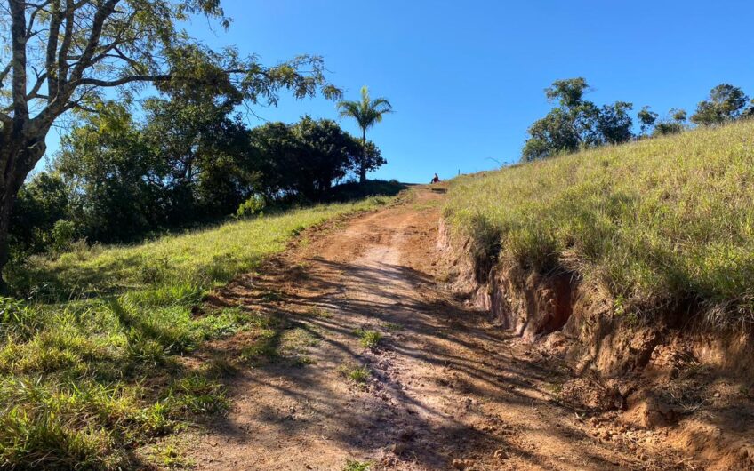 Sitio -1.5 Km do asfalto, 3.0 Km da BR 040