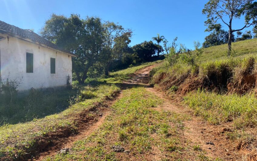 Sitio -1.5 Km do asfalto, 3.0 Km da BR 040