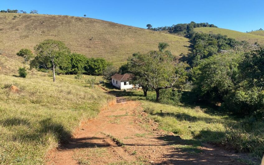 Sitio -1.5 Km do asfalto, 3.0 Km da BR 040