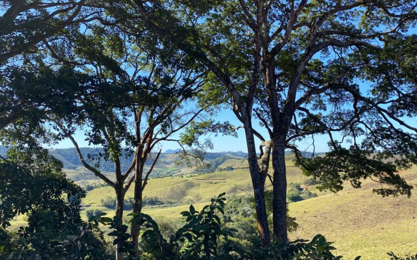 Sitio -1.5 Km do asfalto, 3.0 Km da BR 040