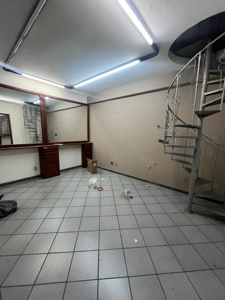 Avenida Presidente Getúlio Vargas, n 377, loja 112, Centro