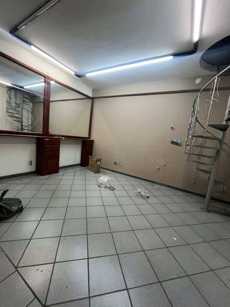 Avenida Presidente Getúlio Vargas, n 377, loja 112, Centro
