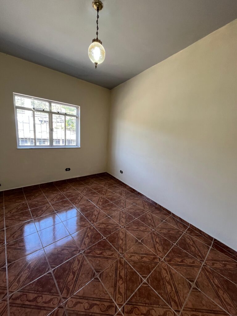 Rua Severiano de Rezende, 259, Centro.