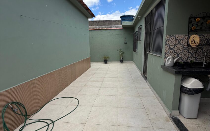 Rua Waldemar Silva, 294, Centro.
