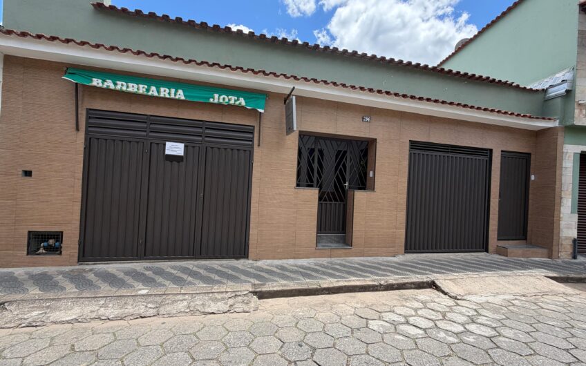Rua Waldemar Silva, 294, Centro.